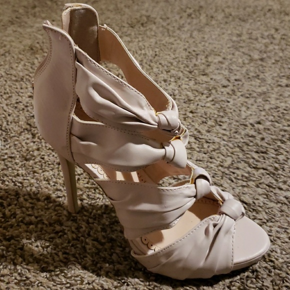 Heels - Picture 1 of 4